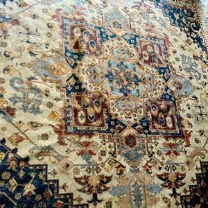 Ruggable. Beautiful print just changing out decor. Smoke free. Pad excluded.